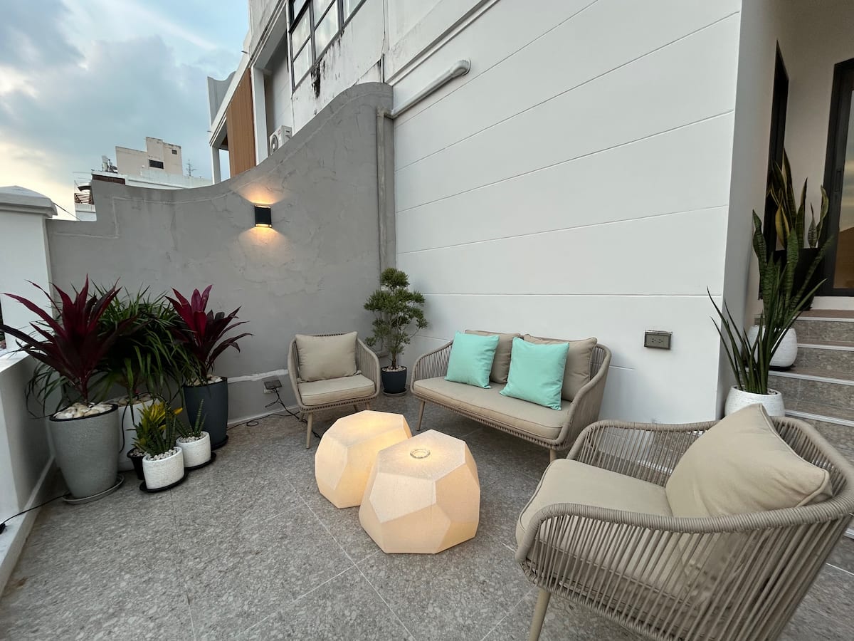 Private balcony at the Huai Khwang luxury house