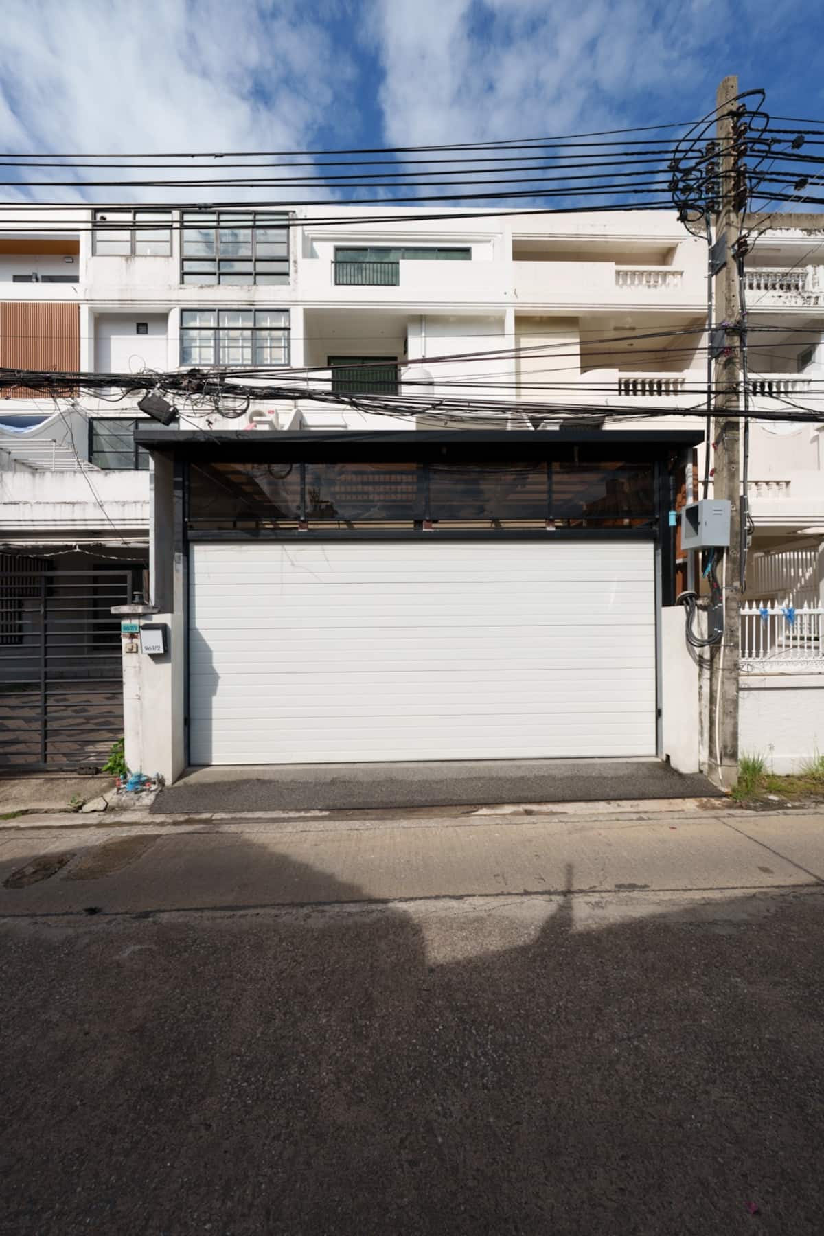 Exterior of the luxury four-bedroom house in Huai Khwang, Bangkok